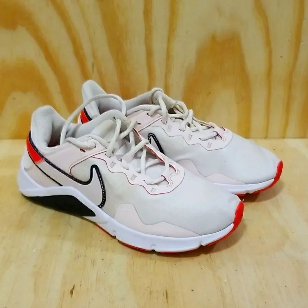 NIKE Womens Legend Essential 2 Shoes Sneakers Running sz 8